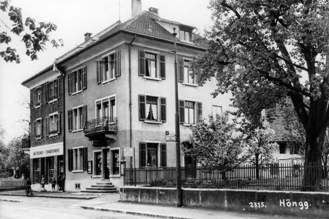 Schwarz-Weiss Aufnahme des Wohn- und Geschäftshaus Limmattalstrasse 149/151 aus dem Baugeschichtliches Archiv Zürich.