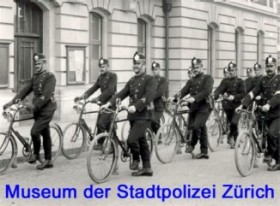 Bild mit Polizisten aus früherer Zeit