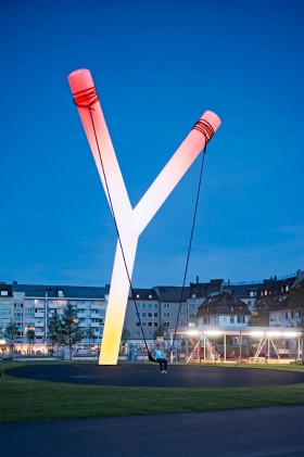 Reisen zu faszinierenden Zeichen der Kultur: Sisleyj Xhafa, «Y», 2009, Hardaupark Zürich. Foto: Eliane Rutishauser/Stadt Zürich KiöR