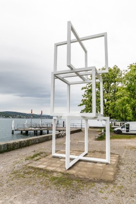 Die frisch restaurierte Skulptur wird wieder am See in Wollishofen platziert.