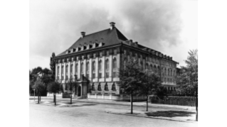 1938, Schweizerische Rückversicherungs-Gesellschaft (heute Swiss Re) am Mythenquai