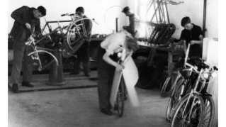 1919, Fahrradfabrik JKA. Jules Karrer an der Wehntalerstrasse 121 in Unterstrass