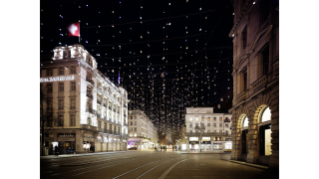 2014, seit 2010 beleuchtet «Lucy» in den Adventswochen mit ihren 24 000 Leuchtdioden und 12 000 Kristallen die Bahnhofstrasse