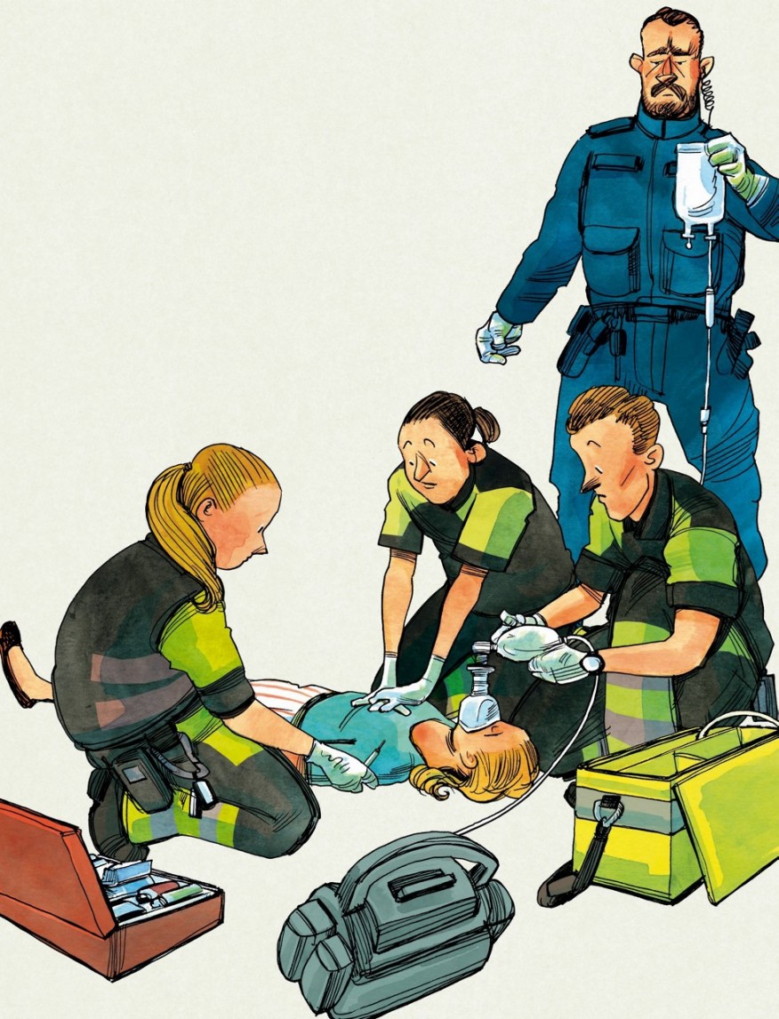 Reanimation Rettungssanitäter*innen reanimieren eine leblose Frau.
