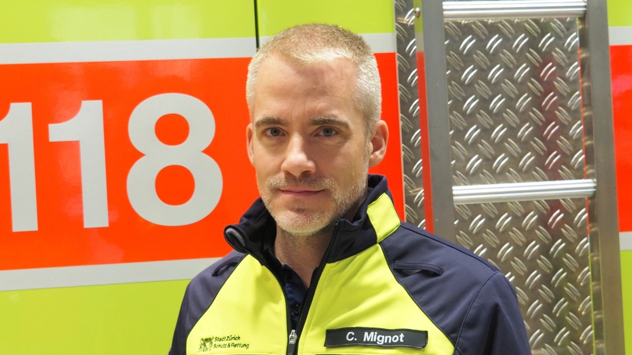Der Pikettoffizier der Berufsfeuerwehr Claudio Mignot