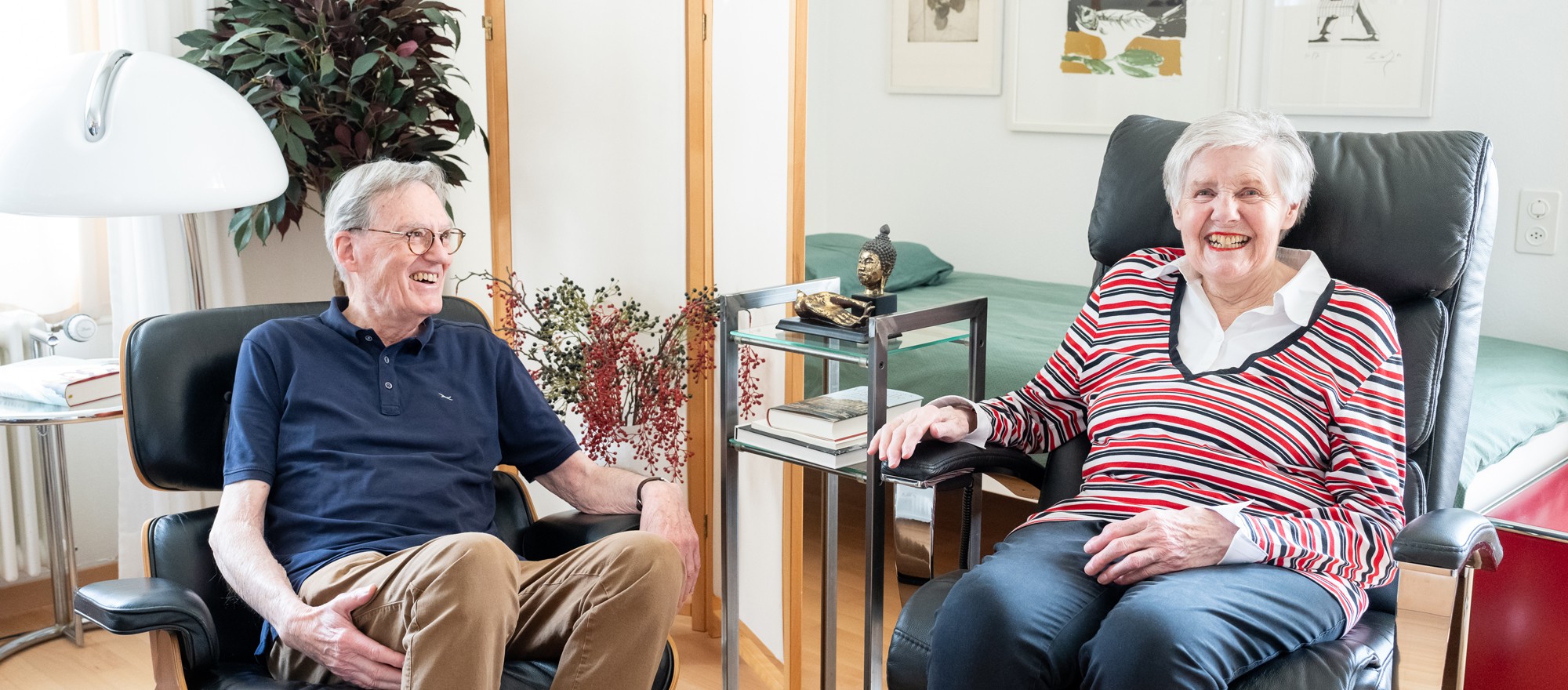 Das Ehepaar Stocker hat sich ihr 2-Zimmer-Appartment im Gesundheitszentrum Bürgerasyl-Pfrundhaus schön eingerichtet.