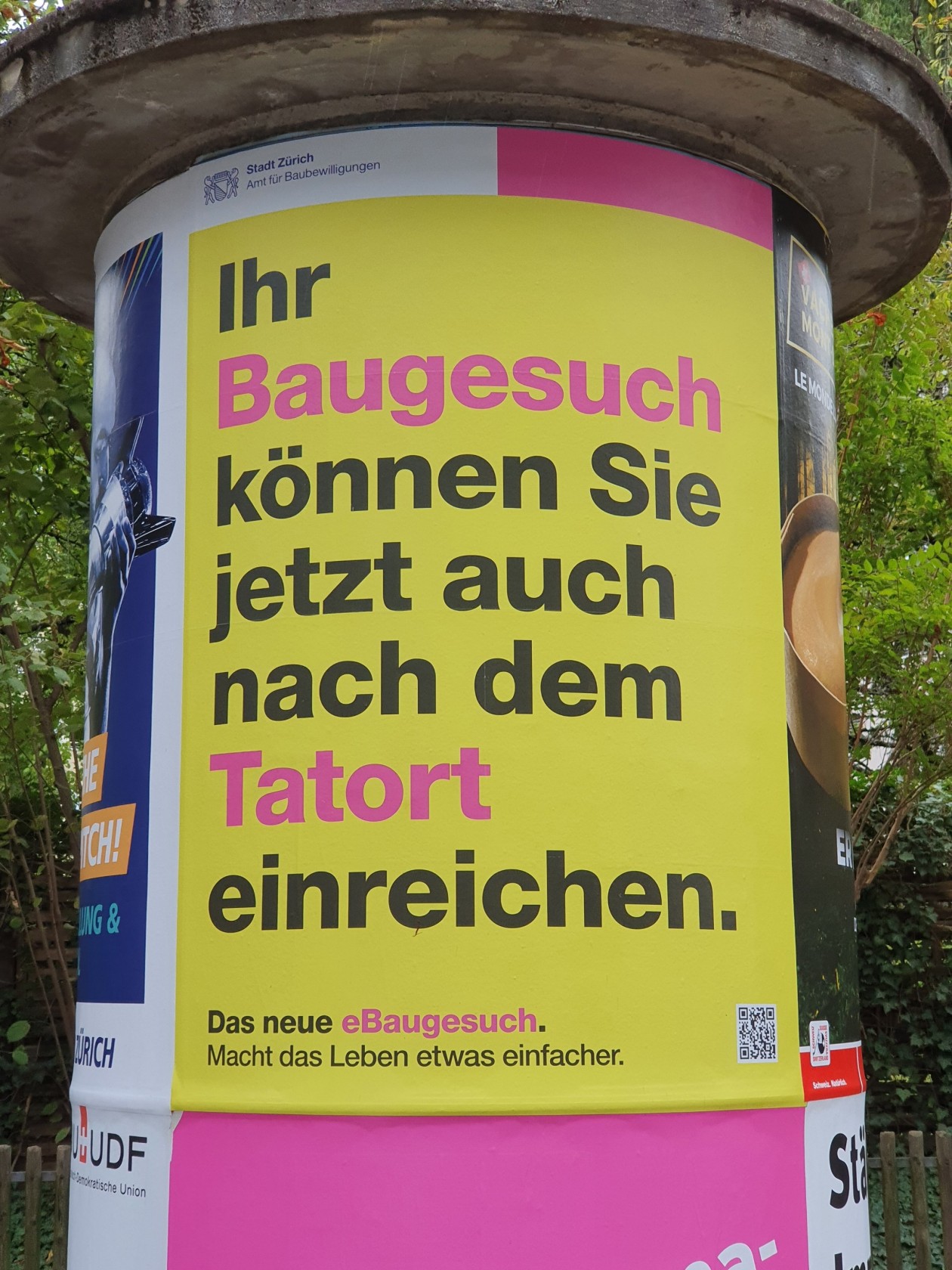 Kampagnenplakat mit Text Ihr Baugesuch können Sie jetzt auch nach dem Tatort einreichen