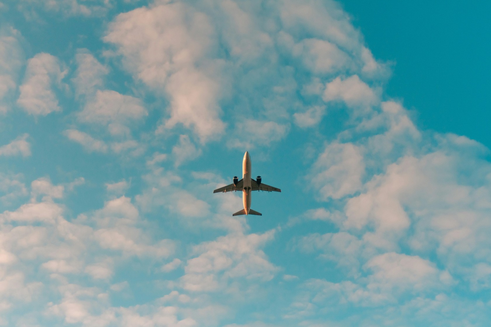 Flugzeug am Himmel