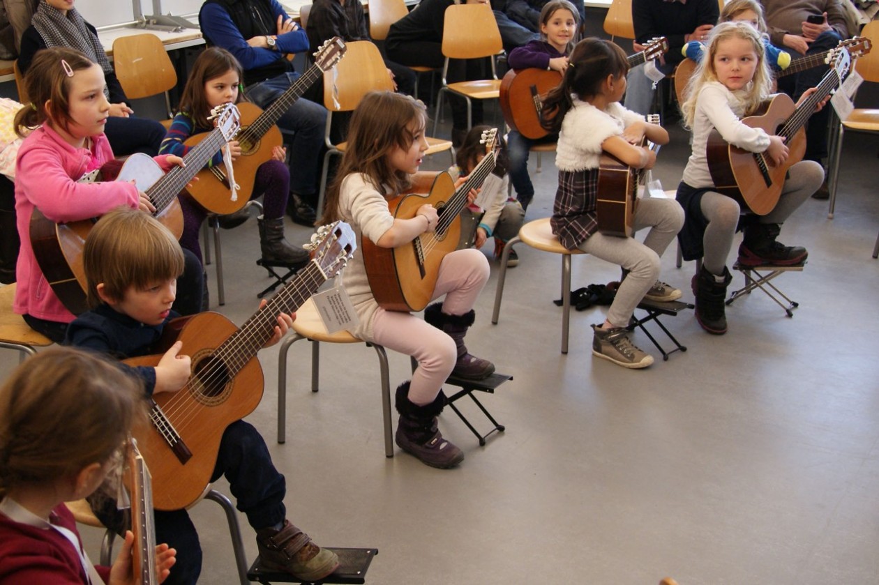 Gitarre ausprobieren