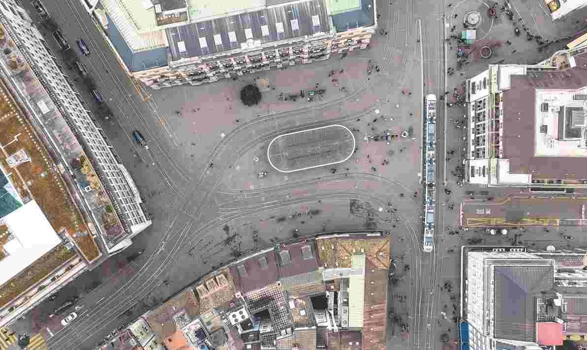 Der Paradeplatz von weit oben gesehen.