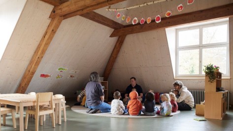 Kita Entlisberg 2: im Kreis Kita Entlisberg 2: im Kreis
