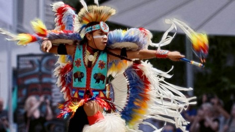Mit Tradition in die Zukunft © Jonathan Labusch, Naiche Duncan am Indigenous Peoples Day