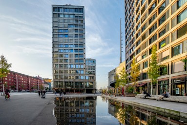 Front Europaallee mit Teich