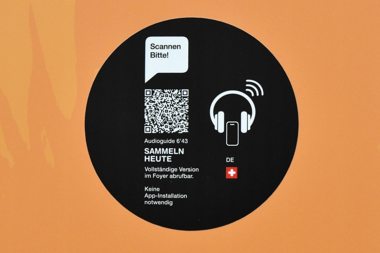 Kleber mit dem Verweis zum Audioguide via QR-Code