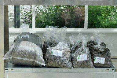 Illustration with the different sizes of the substrate containers.