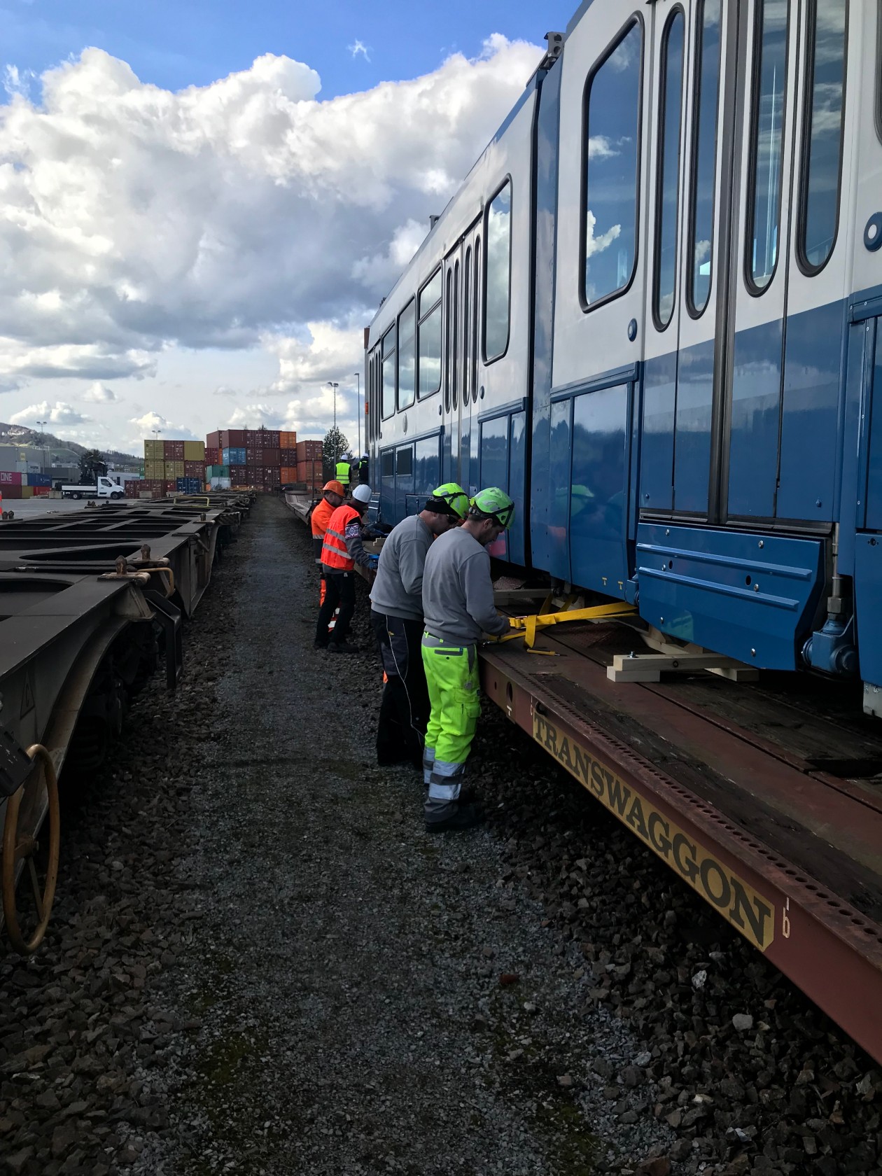 Tram wird befestigt