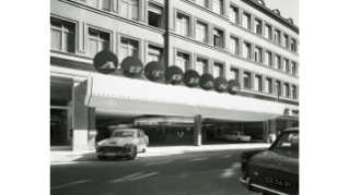 1962, Autobank der Schweizerischen Kreditanstalt (heute Credit Suisse) an der St. Peterstrasse 17