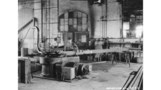 1931, motorbetriebene Rohrbiegmaschine der Escher, Wyss & Cie. an der Hardstrasse 319 im Industriequartier