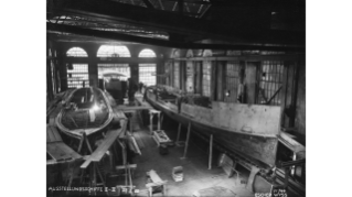 1938, Kesselschmiede und Schiffbauhalle der Escher Wyss AG mit Schiffen für die «Landi 39»