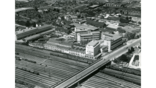 1940, Flugaufnahme des Gleisfelds und der MAAG Zahnräder Aktiengesellschaft im Industriequartier