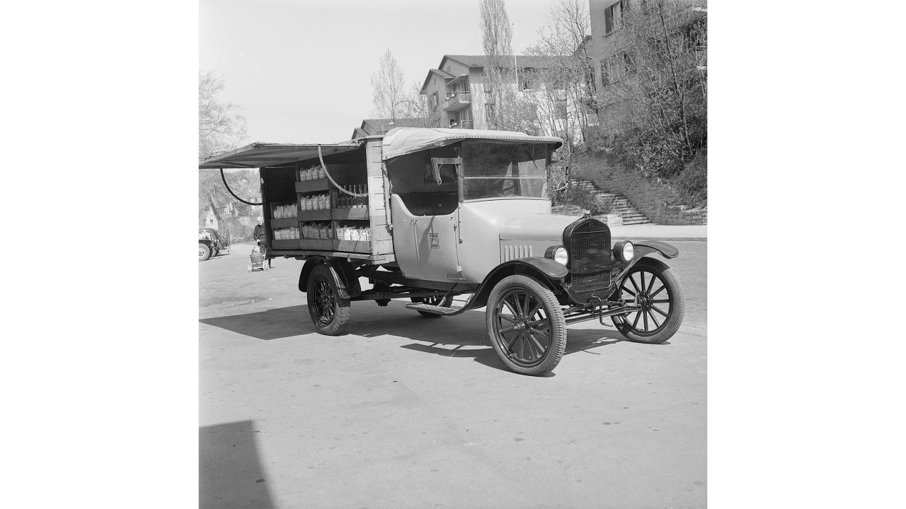 1925, erster Verkaufswagen der Migros AG (Quelle: MGB-Archiv, MGB_Dok_Fo_001132)