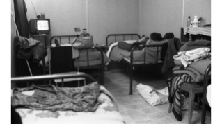 1989, Zimmer der Notschlafstelle Gessnerallee in der Altstadt (Quelle: Sozialarchiv)