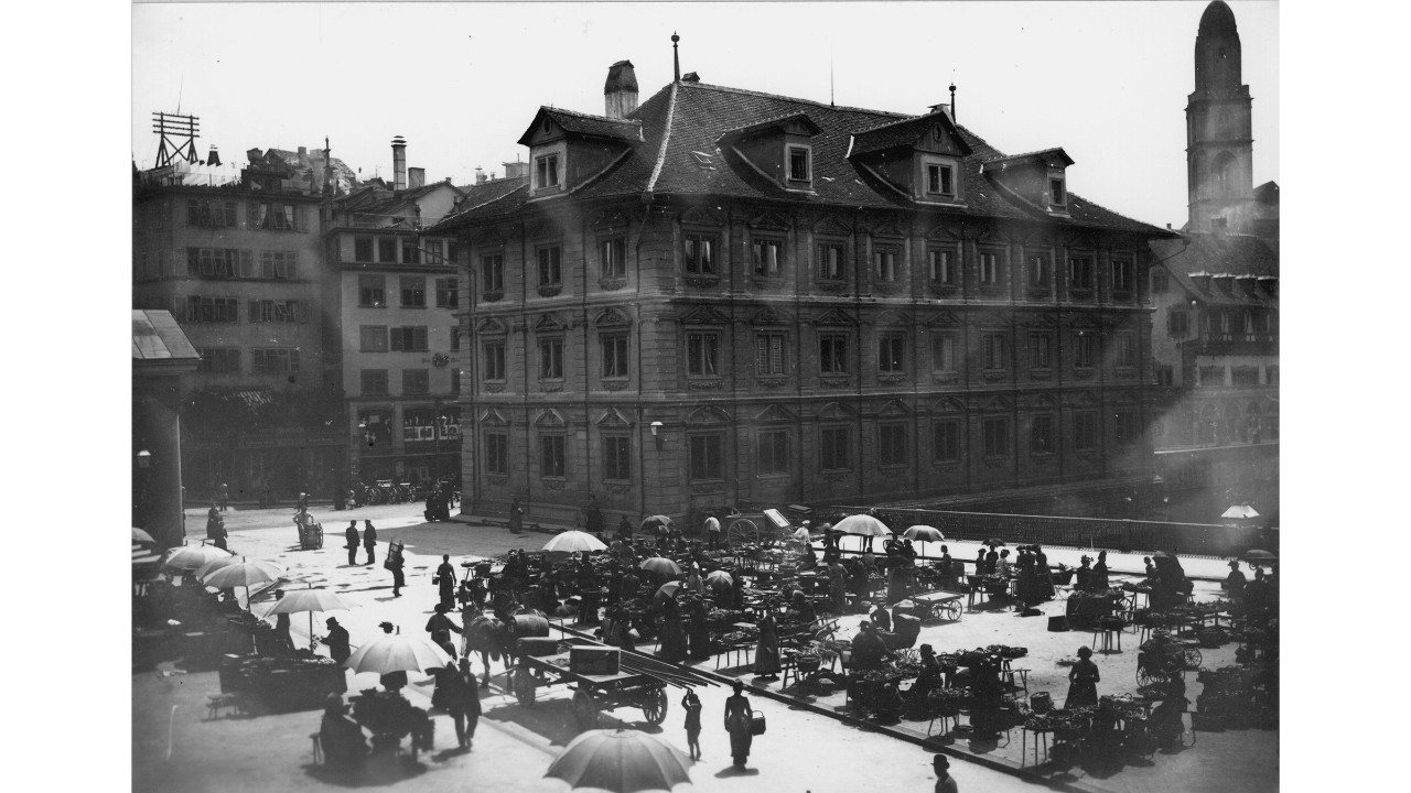 Um 1895, Markt auf der Rathausbrücke am Limmatquai in der Altstadt