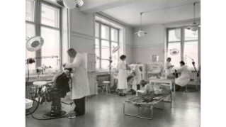 Um 1960, zahnärztliche Behandlungen in der Schulzahnklinik im Amtshaus III