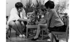 Um 1965, Besuch der Zahnpflegehelferin in der Schule