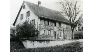 Um 1925, Wohnhaus und Stallscheune an der Rosengartenstrasse in Wipkingen