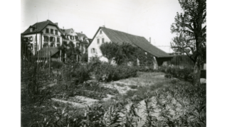 1945, Wohnhaus und Stallscheune an der Binzmühlestrasse in Oerlikon