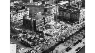 1983, viel Verkehr am Utoquai. Daneben der Umbau des Opernhauses und Neubau des Bernhard-Theaters