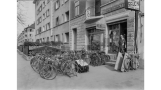 1943, die Velohandlung Klink an der Hardstrasse in Aussersihl