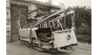 1920, ein Tram der Linie 5 nach einem Unfall an der Gloriastrasse – eine schwierige Passage für Trams