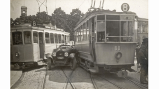 1924, eine Auto-Tram-Kollision an der Löwenstrasse beim Bahnhofplatz