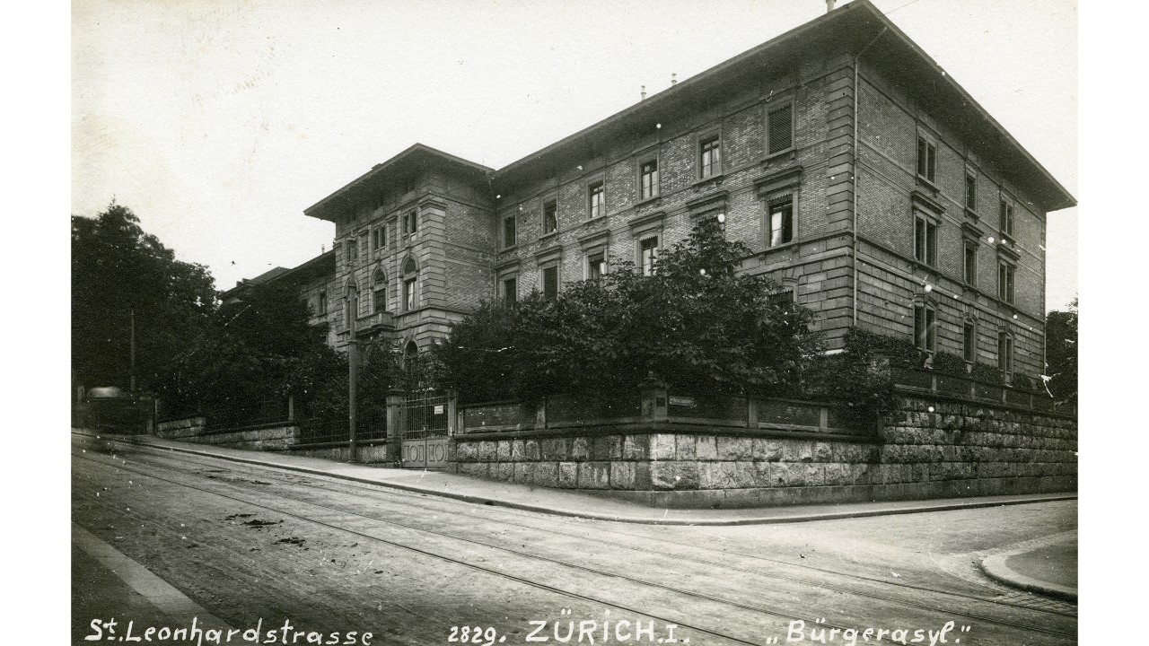 Um 1910, Altersheim Bürgerasyl-Pfrundhaus an der Leonhardstrasse in der Altstadt