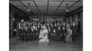 Um 1940, Hochzeitsgesellschaft