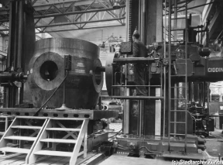 VII.419.:34.1.1.2.2.05.01. Bohr- und Fräswerk, Schaufelzapfenlöcher an Wasserturbinen-Nabe ausdrehen (1948)