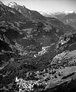 V.G.c.161.:1.6.00032. Kraftwerk Castasegna, Blick auf Soglio und Castasegna (1954.01.01-1954.12.31)