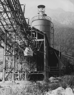 V.G.c.161.:1.13.00957. Kraftwerk Löbbia, Staumauer Albigna, Talstation der Zementseilbahn in Pranzaira (1958.08.28)