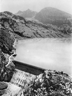 V.G.c.161.:2.8.09011. Kraftwerk Wägital, Staumauer Schräh mit Stausee (1925 (ca.))