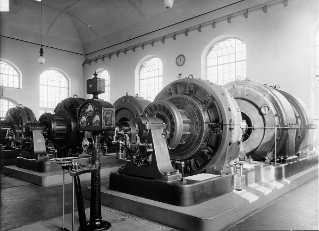V.G.c.161.:4.4.03094. Kraftwerk Solis, Heidbachwerk Solis, Heidseewerk, Maschinenhaus Solis, Maschinensaal mit 2 Pelton-Turbinen (1953 durch 1 Peltonturbine ersetzt) (1920 (ca.))