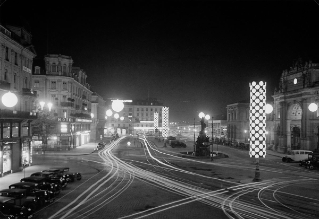 V.G.c.161.:5.11.10900. Zürcher Lichtwoche, Nächtliche Aufnahme des Bahnhofplatzes (1932)