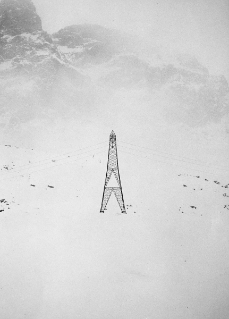 V.G.c.161.:5.7.3.10519. 150-kV-KWB-Leitung Cavaglia-Tiefencastel, Tragmast (System SAE) der Kraftwerke Brusio oberhalb Bivio (1958)