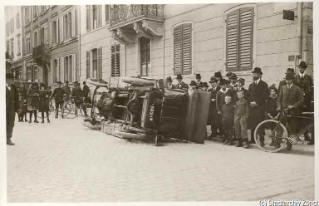 V.E.c.72.:1.2.1.1921.112b. Auto-Kollision, Selnaustrasse-Gerechtigkeitsgasse (1921.04.09)