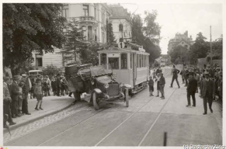 V.E.c.72.:1.2.1.1923.263b. Tram-Auto-Kollision, Seestrasse-Schulhausstrasse (1923.06.01)