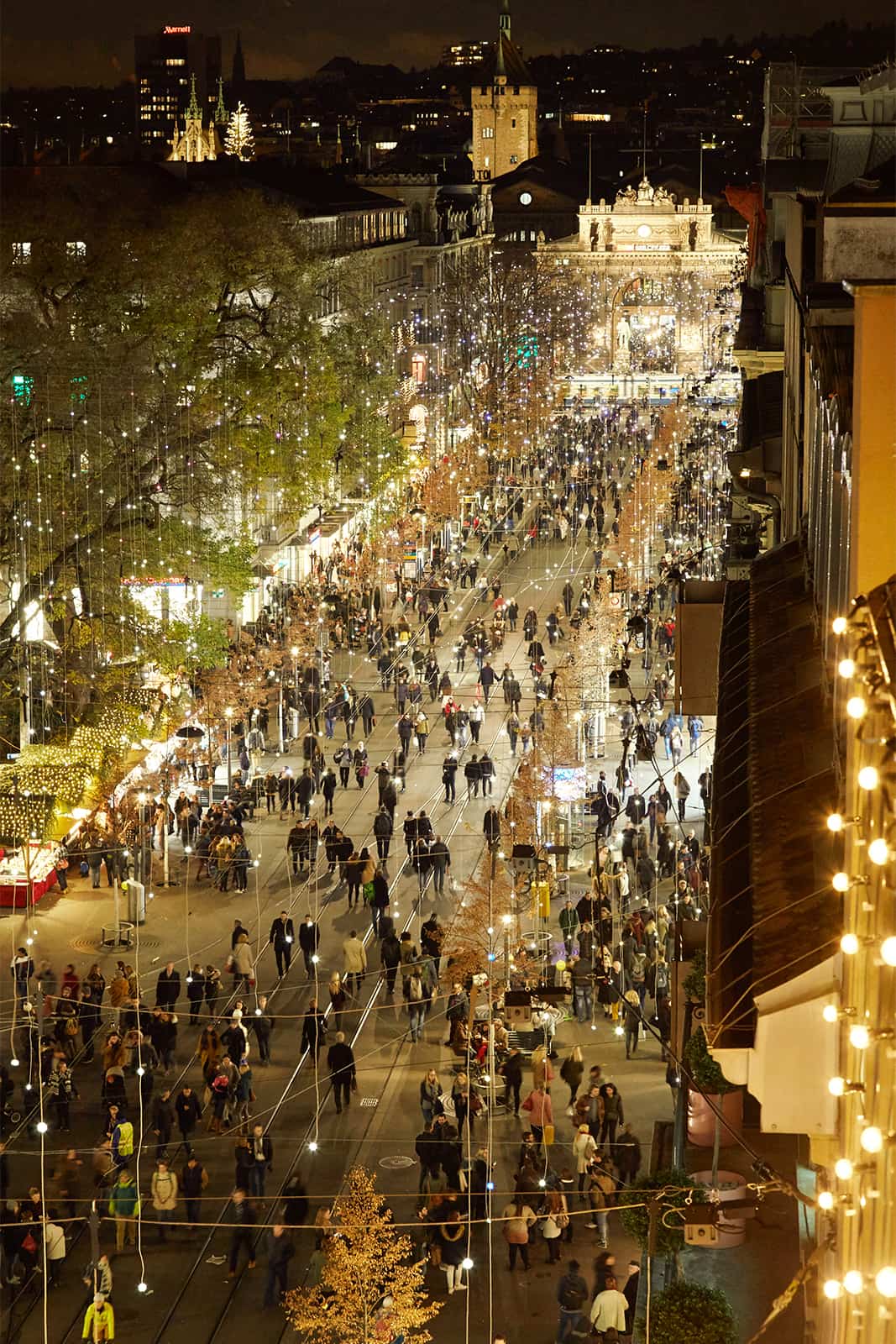 Die Weihnachtsbeleuchtung in der Bahnhofstrasse