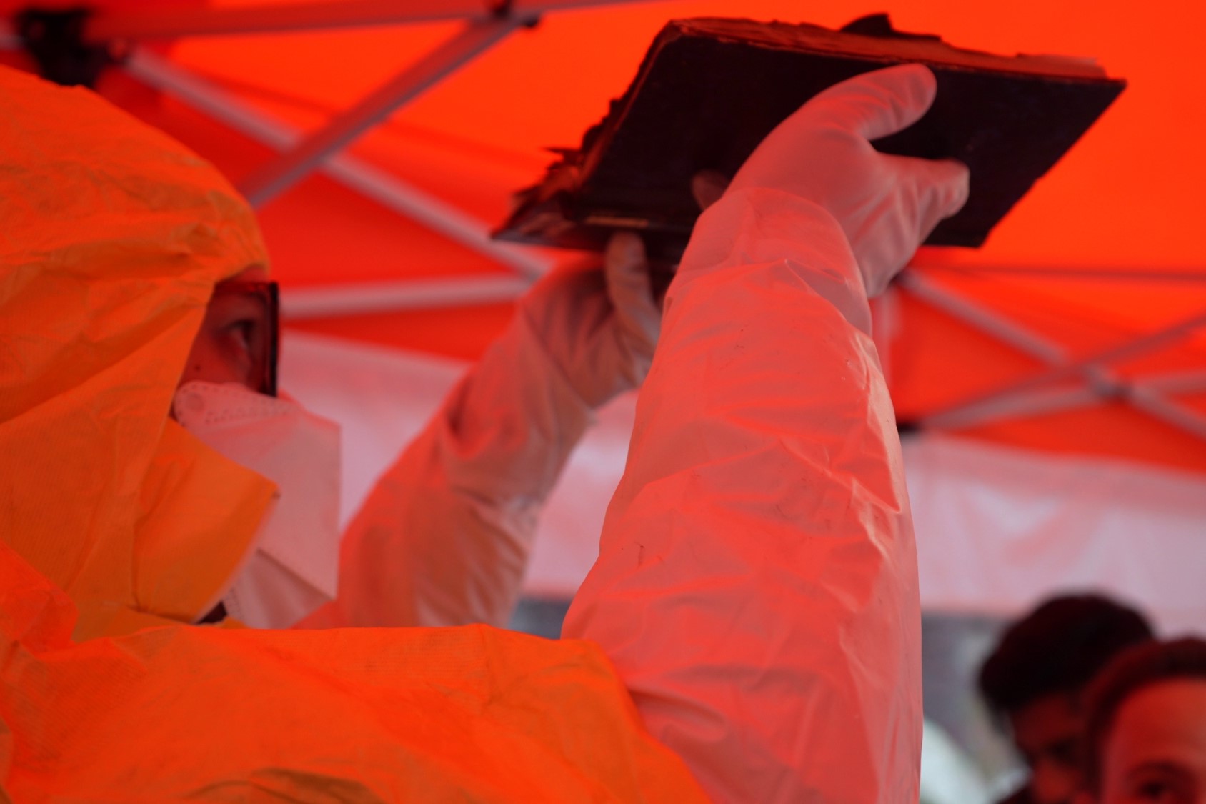 Unterschiedlicher Beschädigungsgrad der Bücher