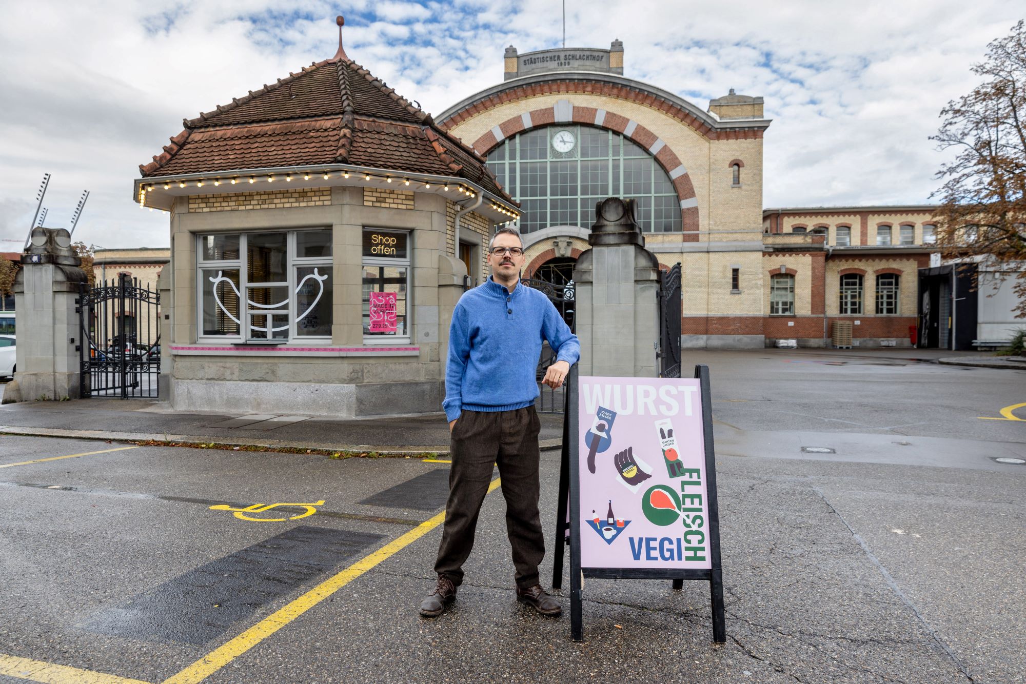 Mika Lanz ist seit Frühling 2025 der neue «Pförtner» des Schlachthof-Areals.