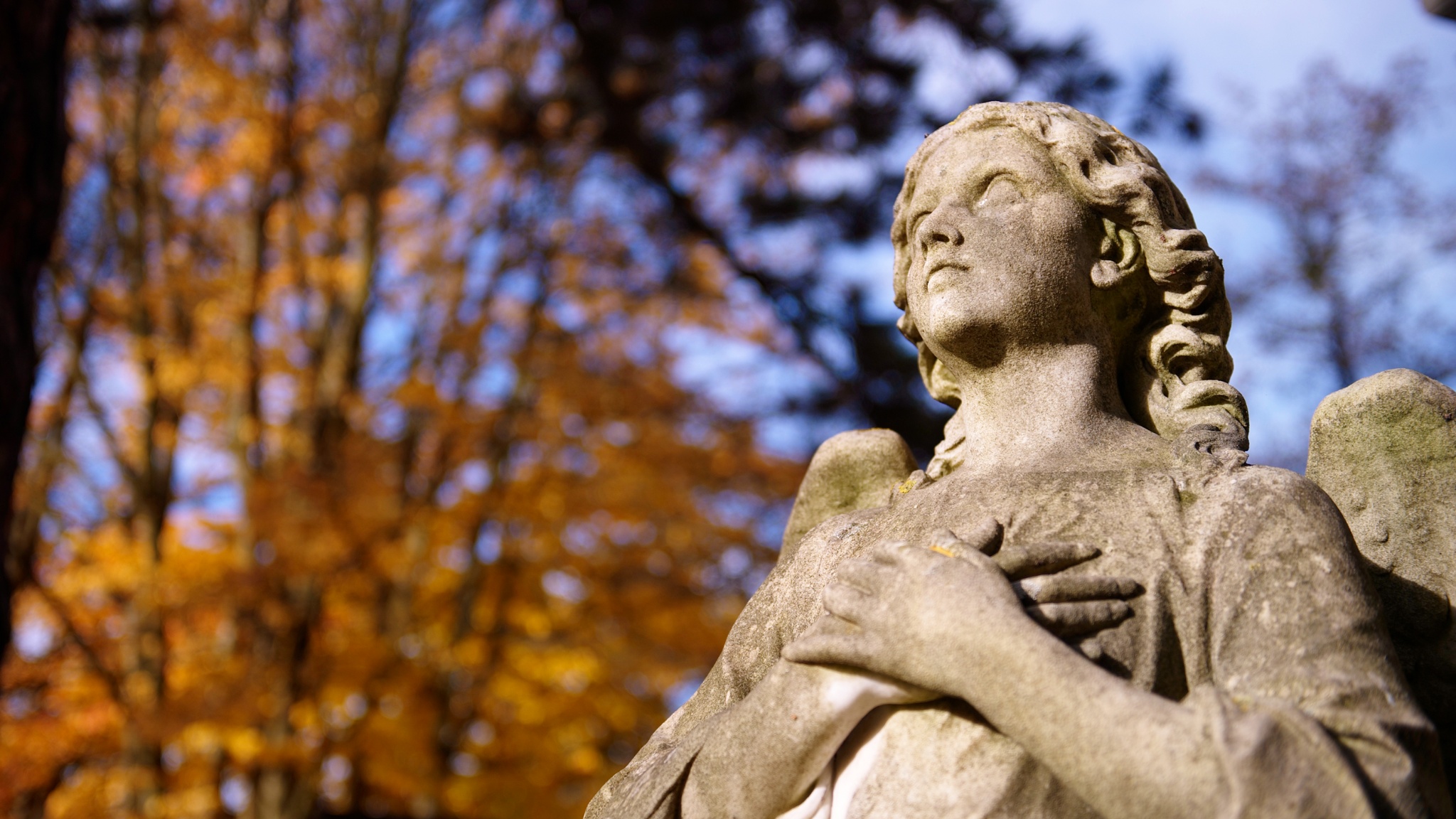 Statue im Friedhof